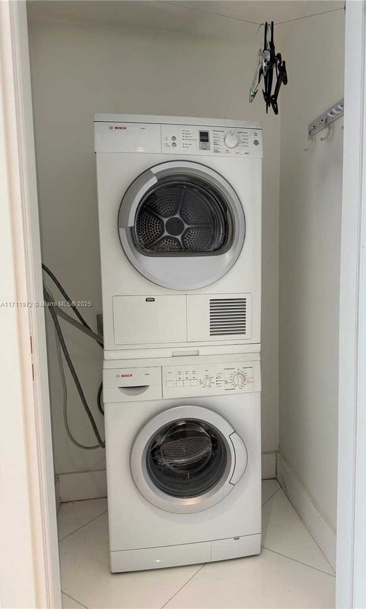Small Image of 200 BISCAYNE BOULEVARD WAY #3109, Miami Number 20