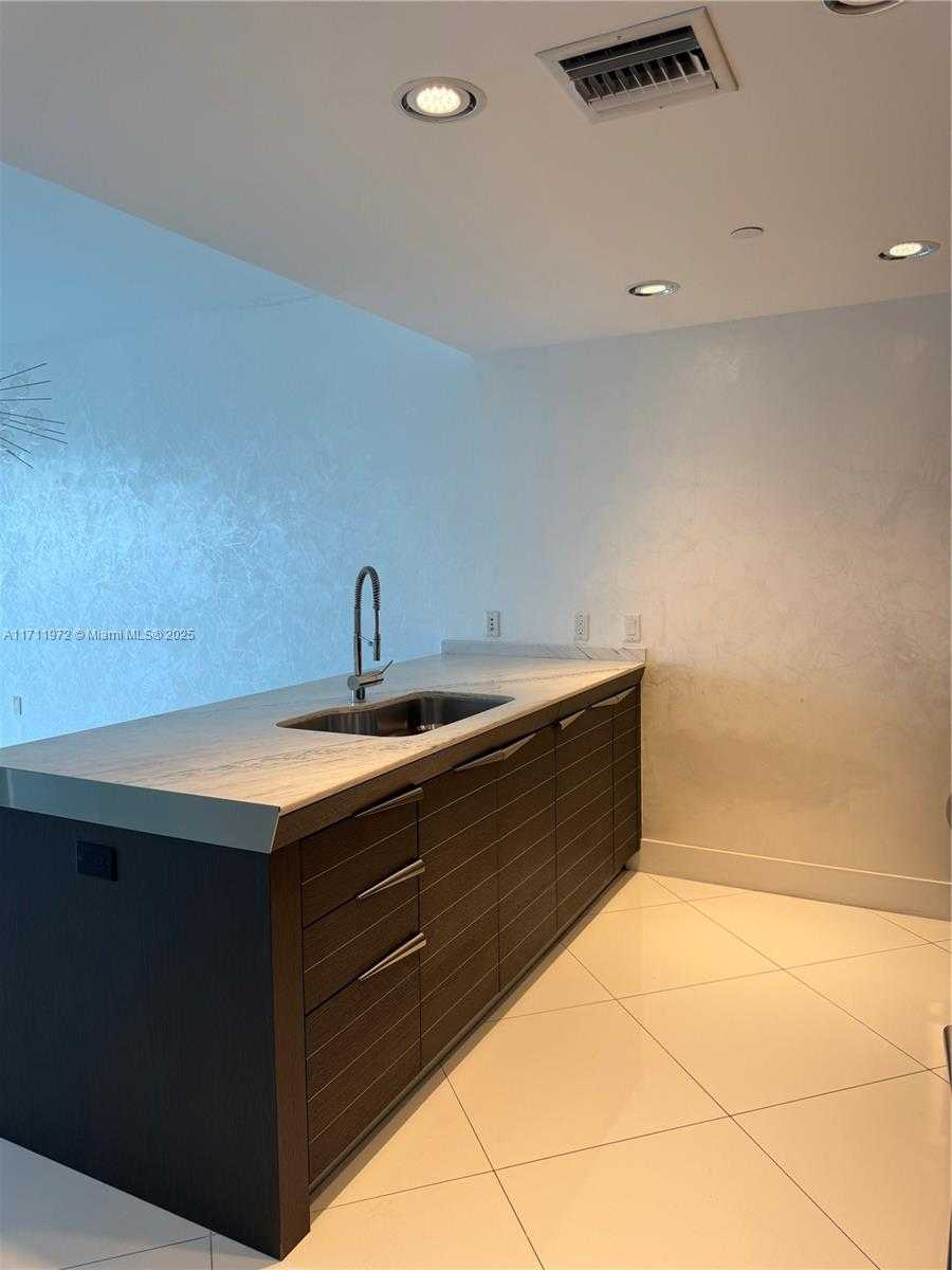 Small Image of 200 BISCAYNE BOULEVARD WAY #3109, Miami Number 7