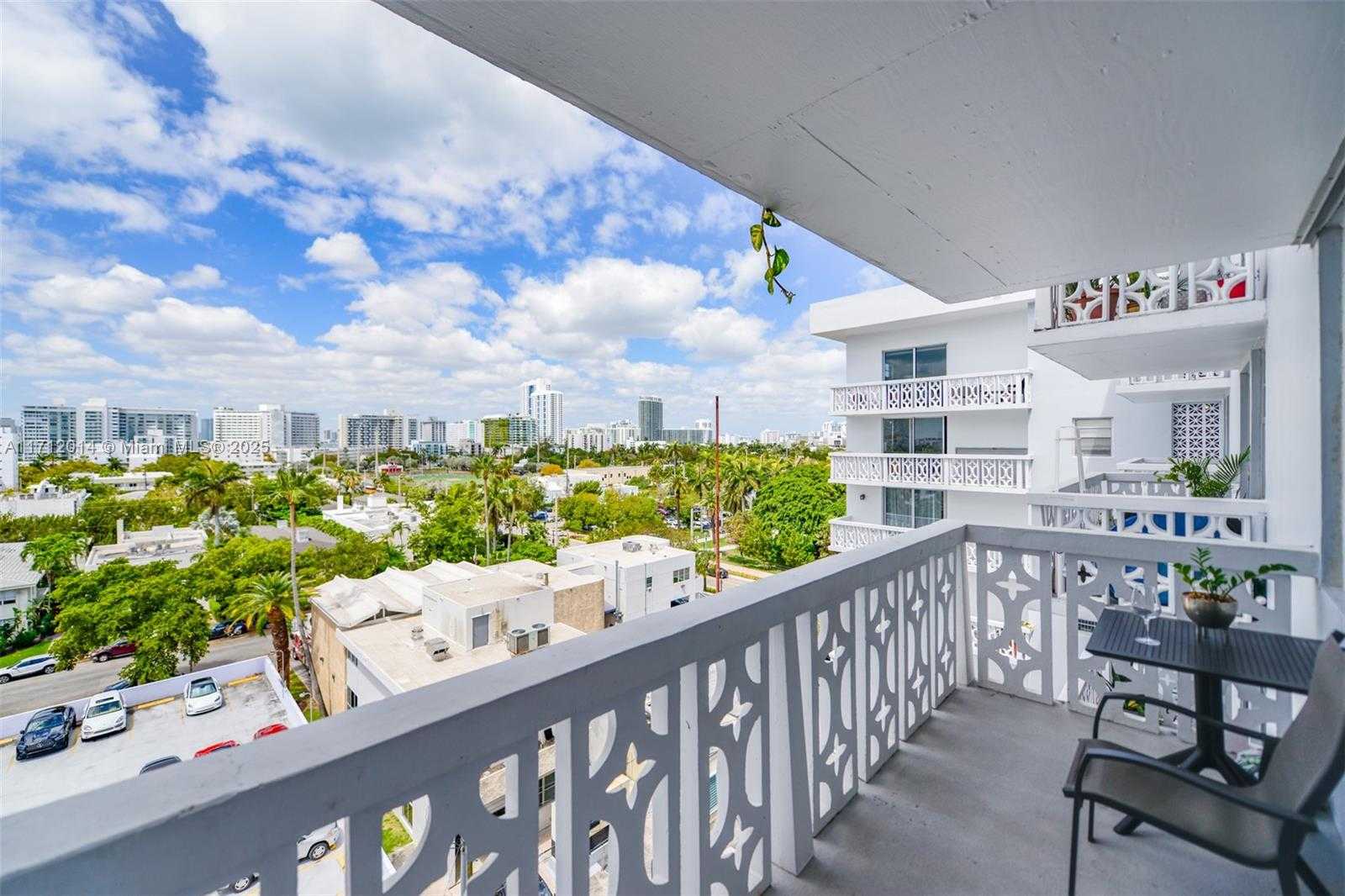 Small Image of 1020 Meridian Ave, Miami Beach, FL 33139, USA Number 15