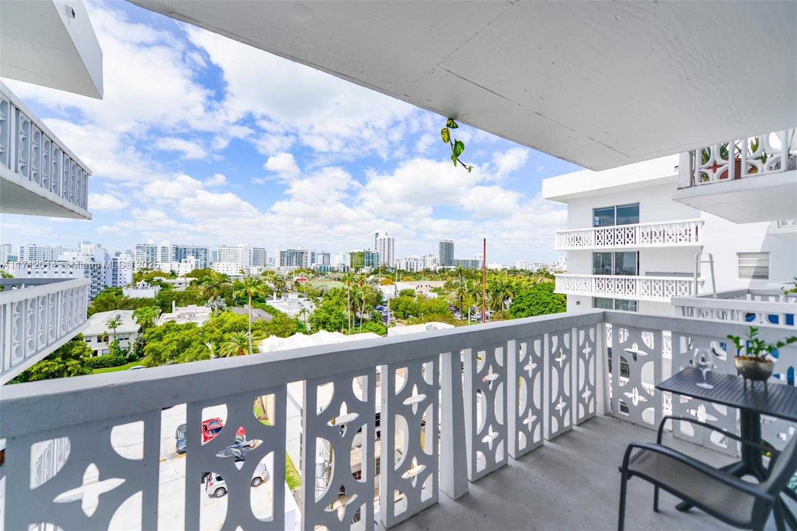 Small Image of 1020 Meridian Ave, Miami Beach, FL 33139, USA Number 16