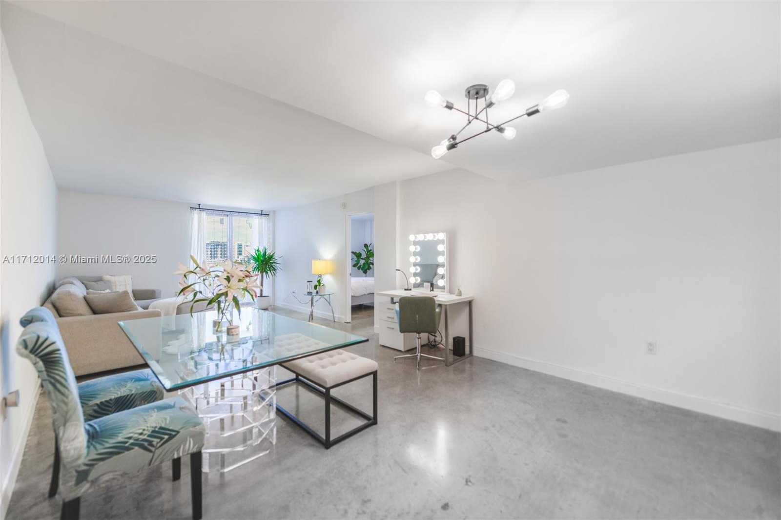 Small Image of 1020 Meridian Ave, Miami Beach, FL 33139, USA Number 2