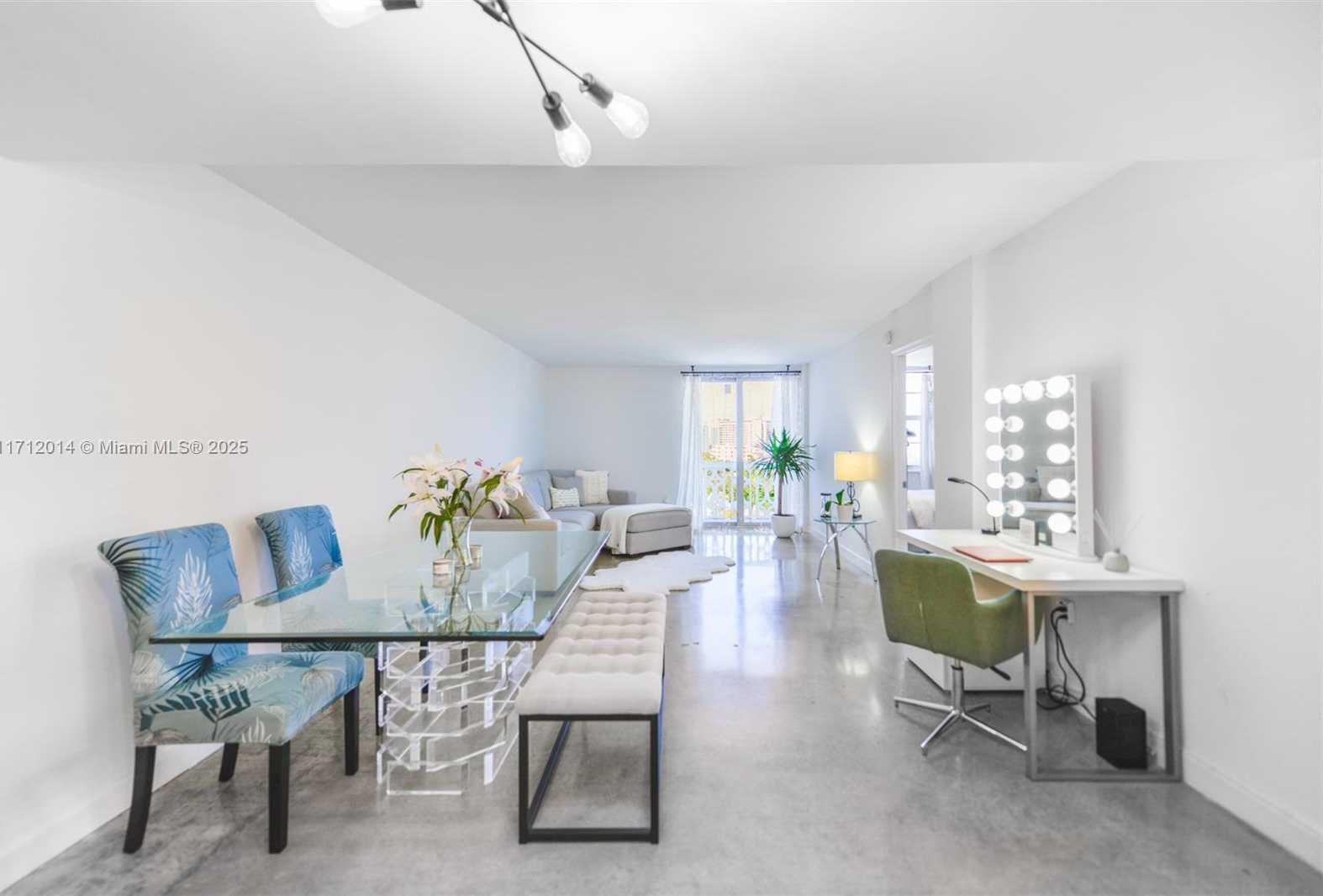 Small Image of 1020 Meridian Ave, Miami Beach, FL 33139, USA Number 3