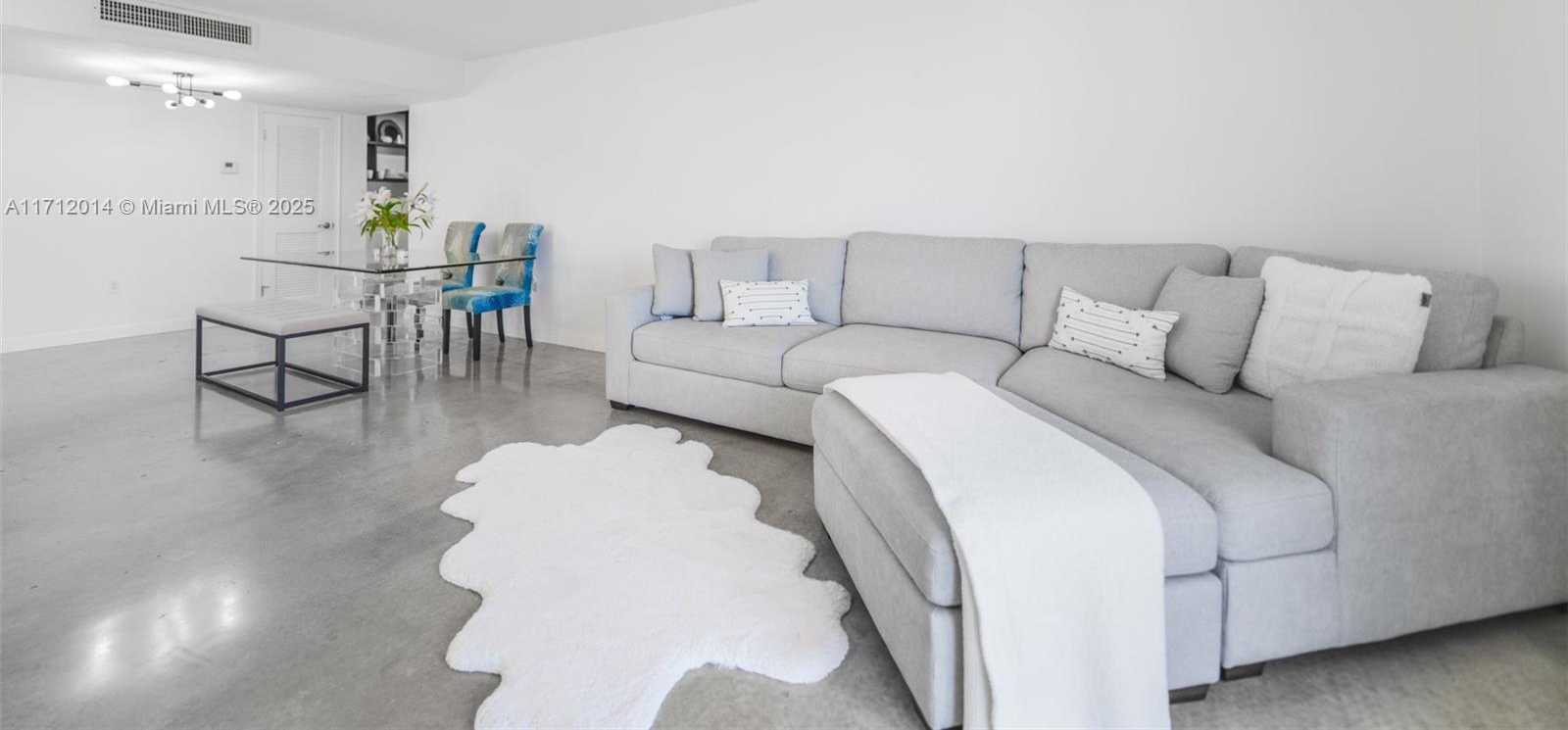 Small Image of 1020 Meridian Ave, Miami Beach, FL 33139, USA Number 4