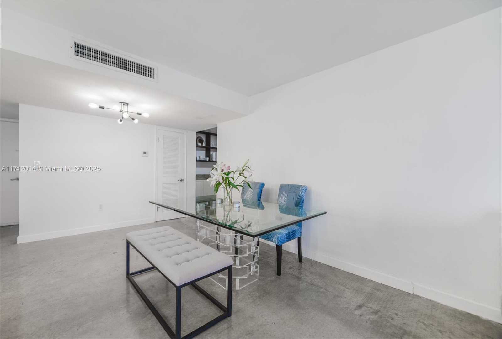 Small Image of 1020 Meridian Ave, Miami Beach, FL 33139, USA Number 6