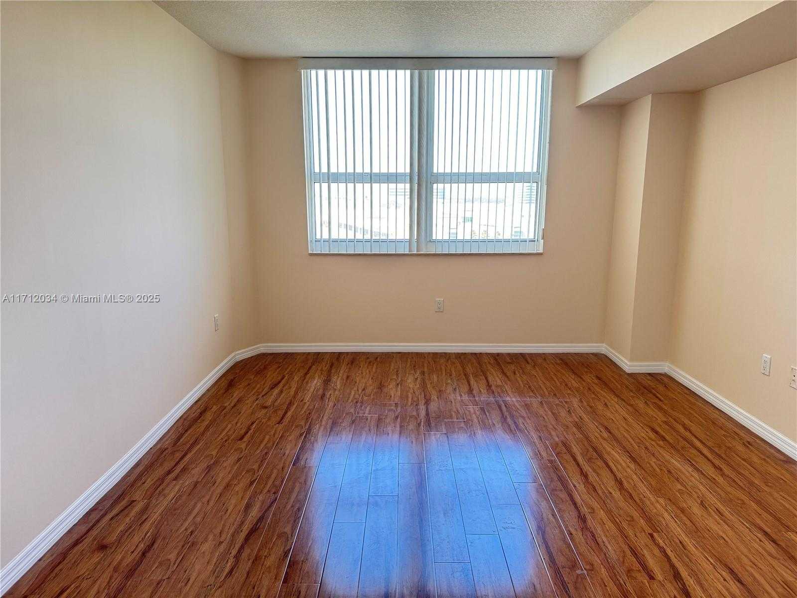 Small Image of 19501 WEST COUNTRY CLUB DR #912, Aventura Number 14