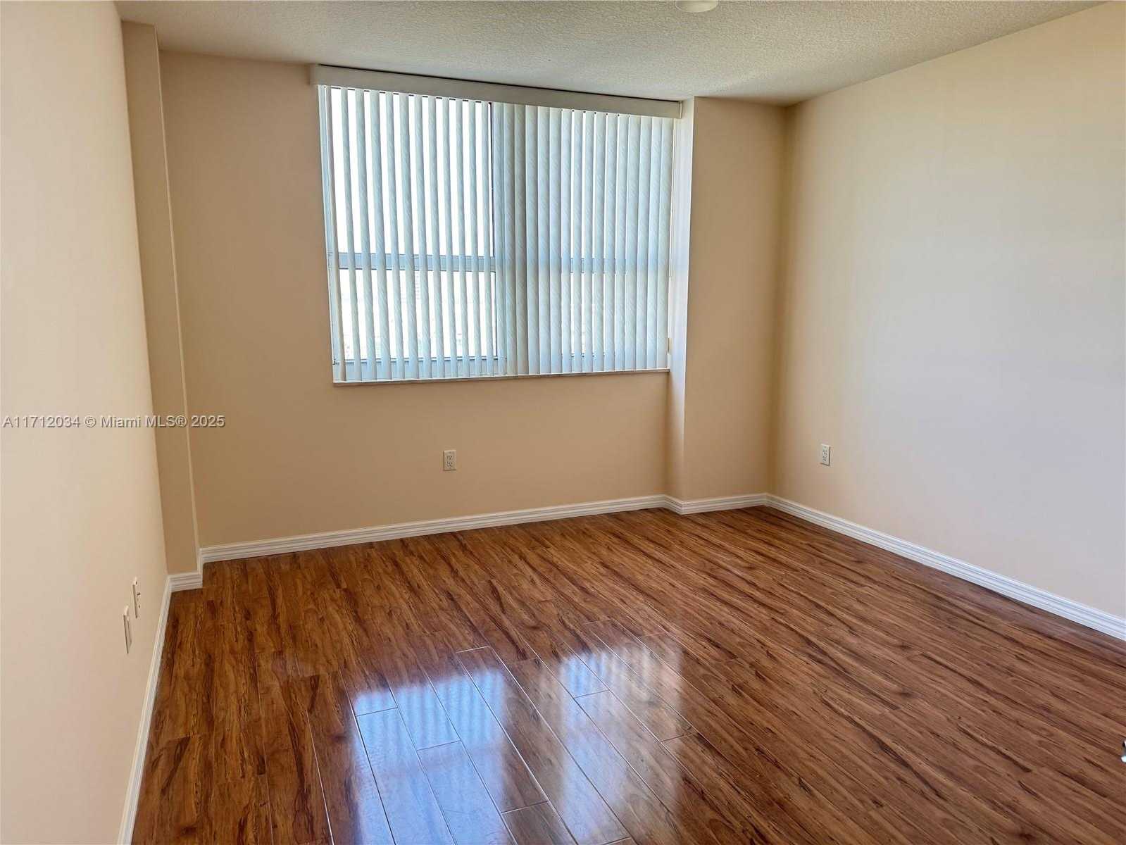 Small Image of 19501 WEST COUNTRY CLUB DR #912, Aventura Number 15