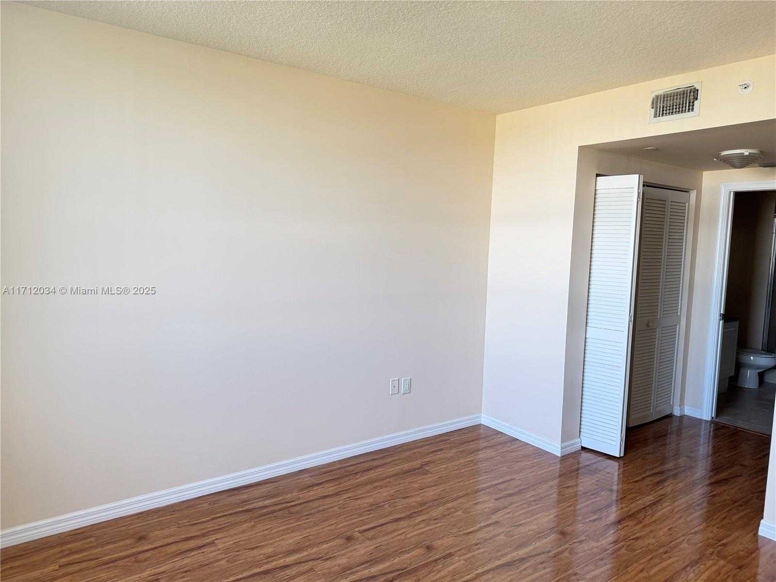 Small Image of 19501 WEST COUNTRY CLUB DR #912, Aventura Number 16