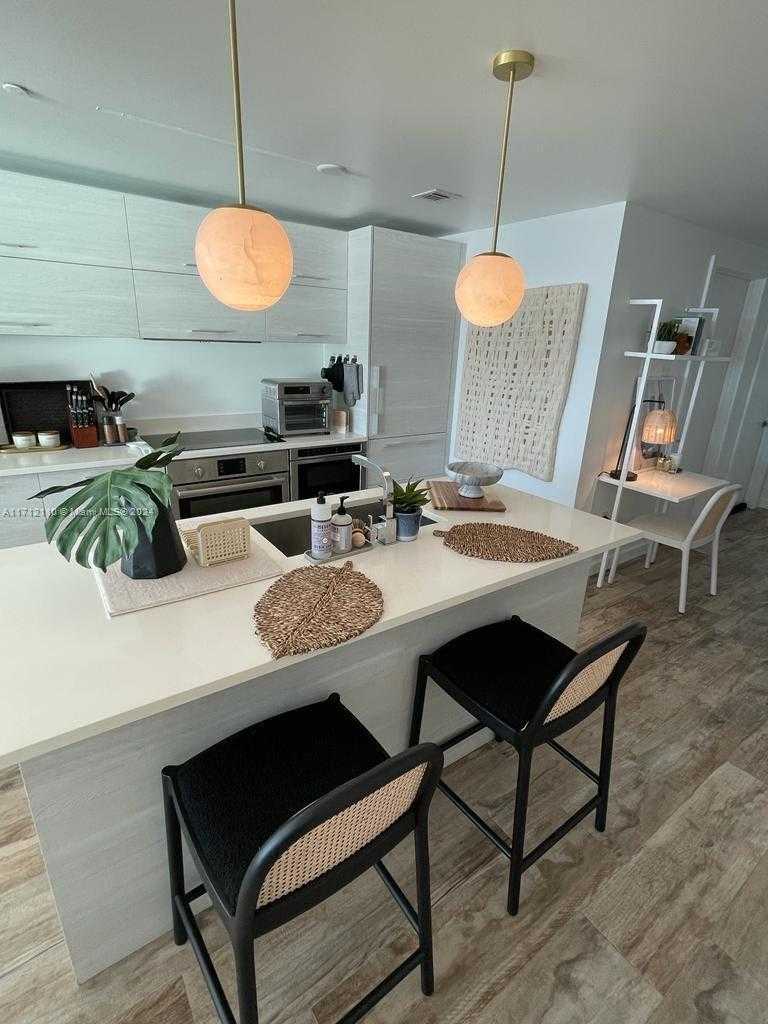 Small Image of 650 NE 32nd St, Miami, FL 33137, USA Number 11