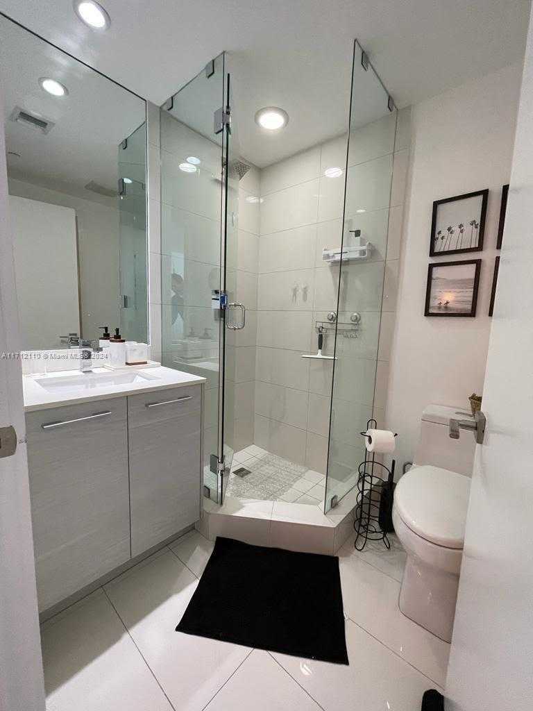 Small Image of 650 NE 32nd St, Miami, FL 33137, USA Number 4