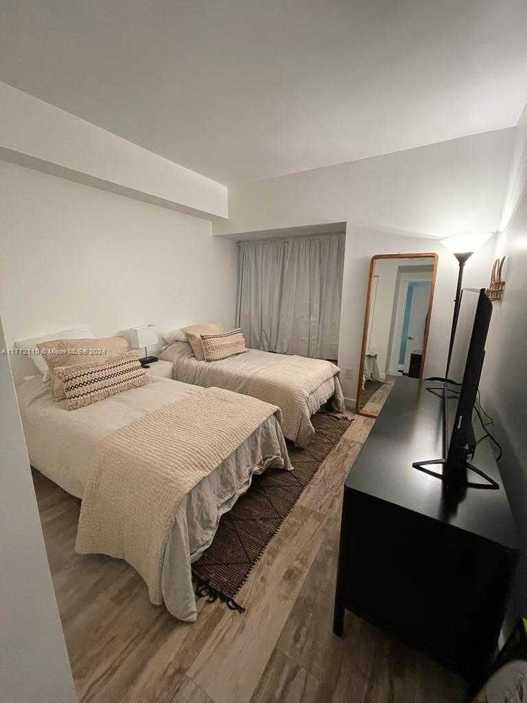 Small Image of 650 NE 32nd St, Miami, FL 33137, USA Number 5
