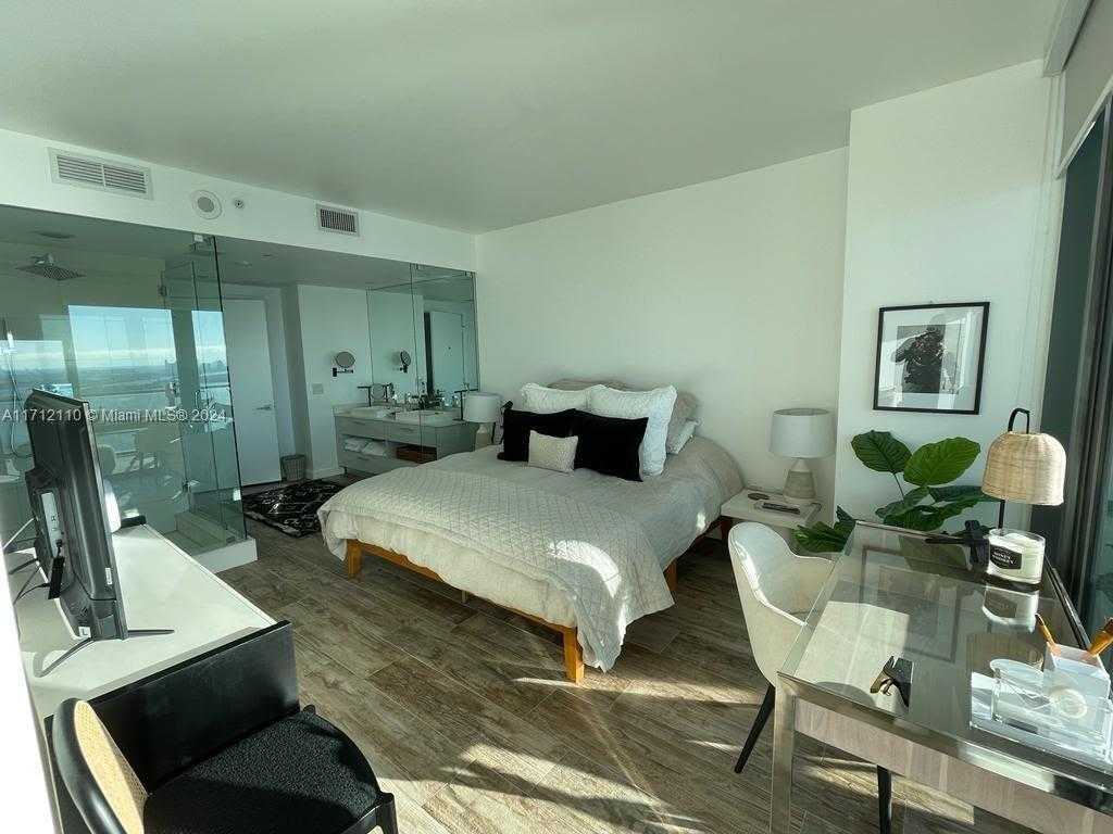 Small Image of 650 NE 32nd St, Miami, FL 33137, USA Number 8