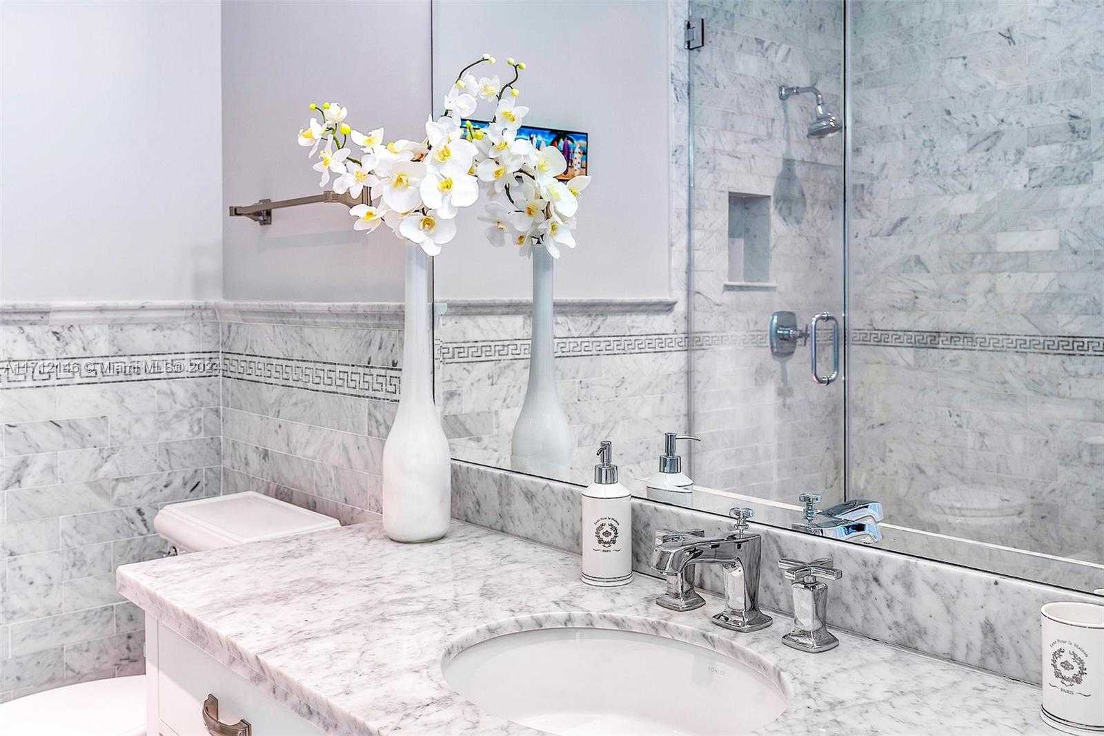 Small Image of 100 SOUTH POINTE DR #2407, Miami Beach Number 10