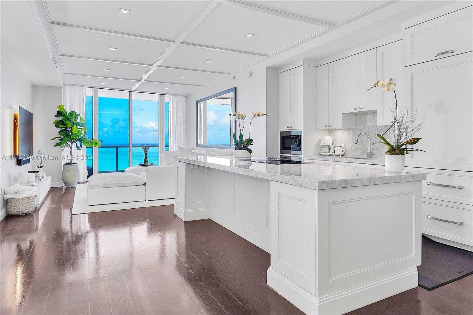 Small Image of 100 SOUTH POINTE DR #2407, Miami Beach Number 3