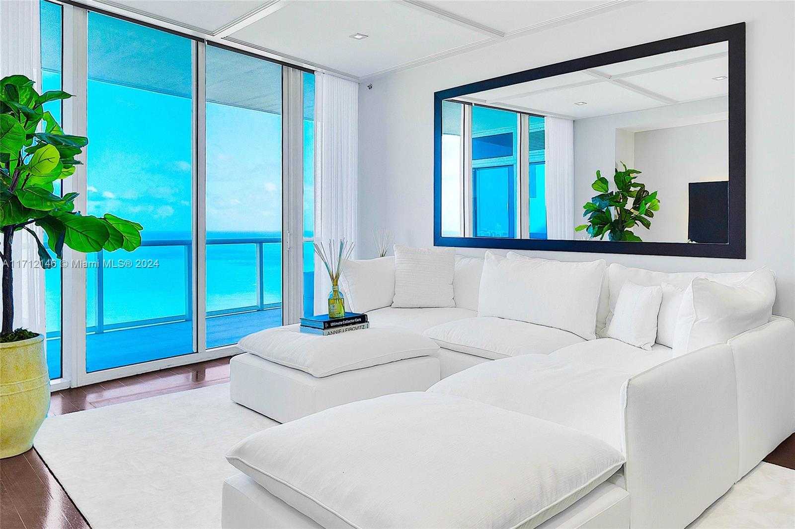 Small Image of 100 SOUTH POINTE DR #2407, Miami Beach Number 4