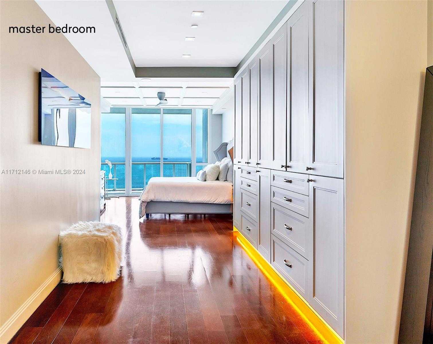 Small Image of 100 SOUTH POINTE DR #2407, Miami Beach Number 6