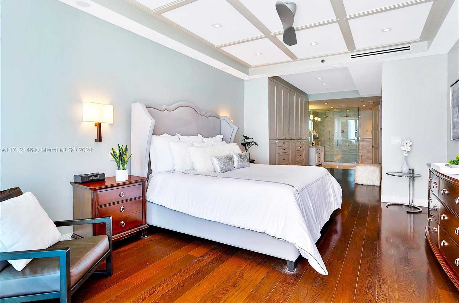 Small Image of 100 SOUTH POINTE DR #2407, Miami Beach Number 7