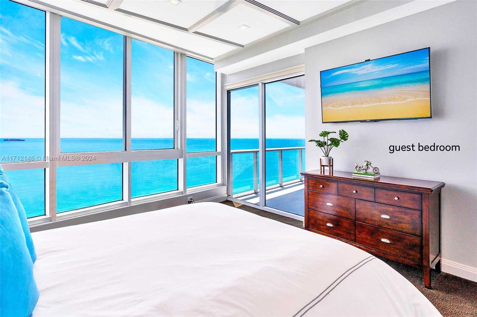 Small Image of 100 SOUTH POINTE DR #2407, Miami Beach Number 9