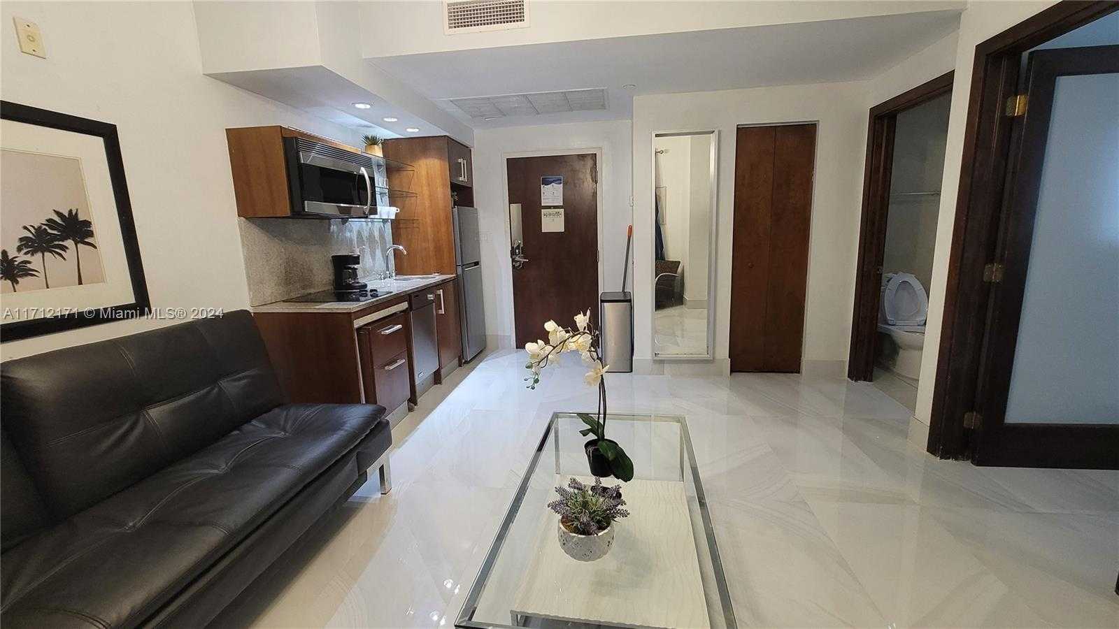 Small Image of 1036 OCEAN DR #B302, Miami Beach Number 3