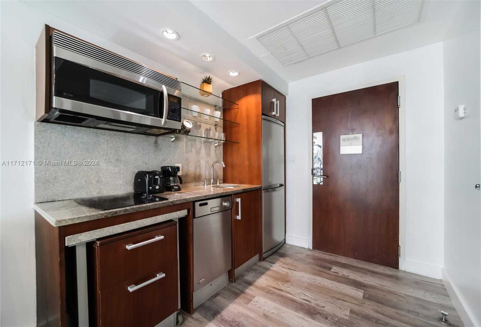 Small Image of 1036 OCEAN DR #B302, Miami Beach Number 5
