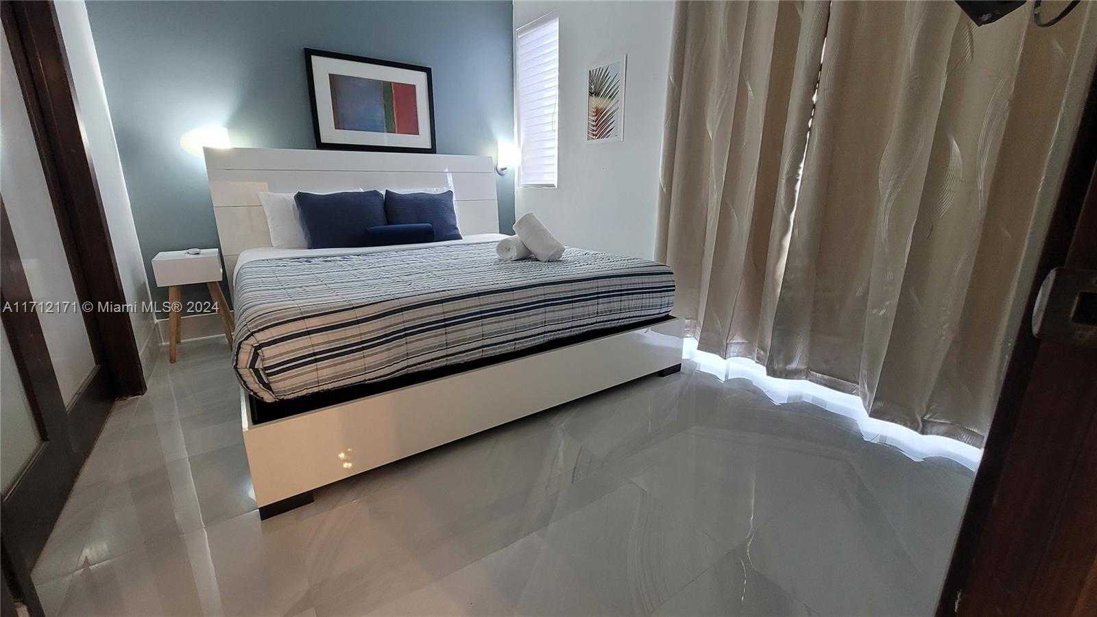 Small Image of 1036 OCEAN DR #B302, Miami Beach Number 6