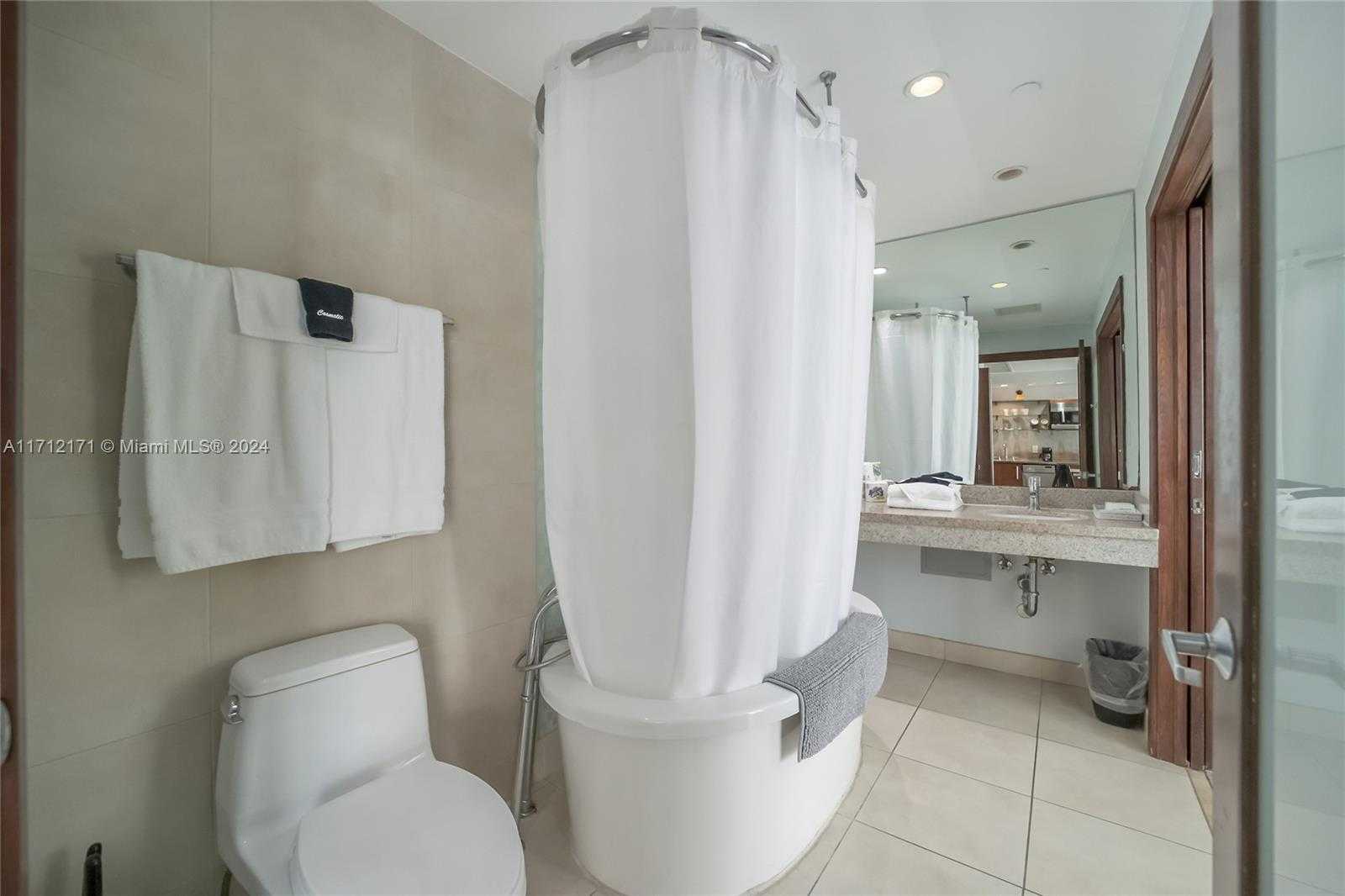 Small Image of 1036 OCEAN DR #B302, Miami Beach Number 7