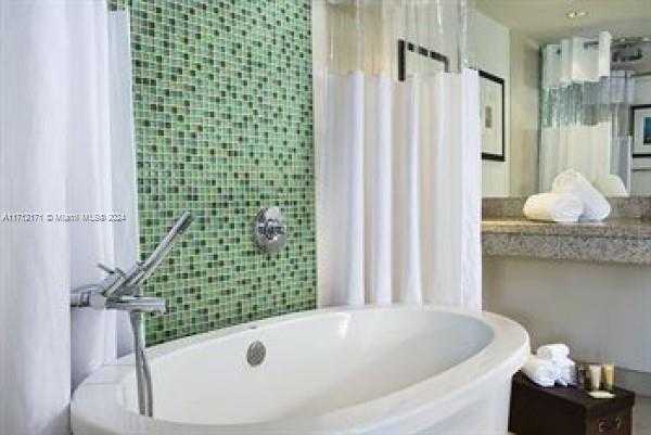 Small Image of 1036 OCEAN DR #B302, Miami Beach Number 8