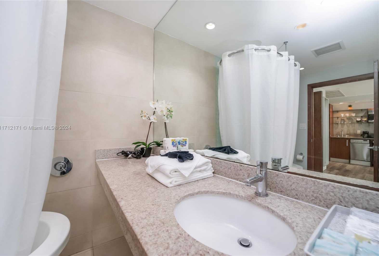 Small Image of 1036 OCEAN DR #B302, Miami Beach Number 9
