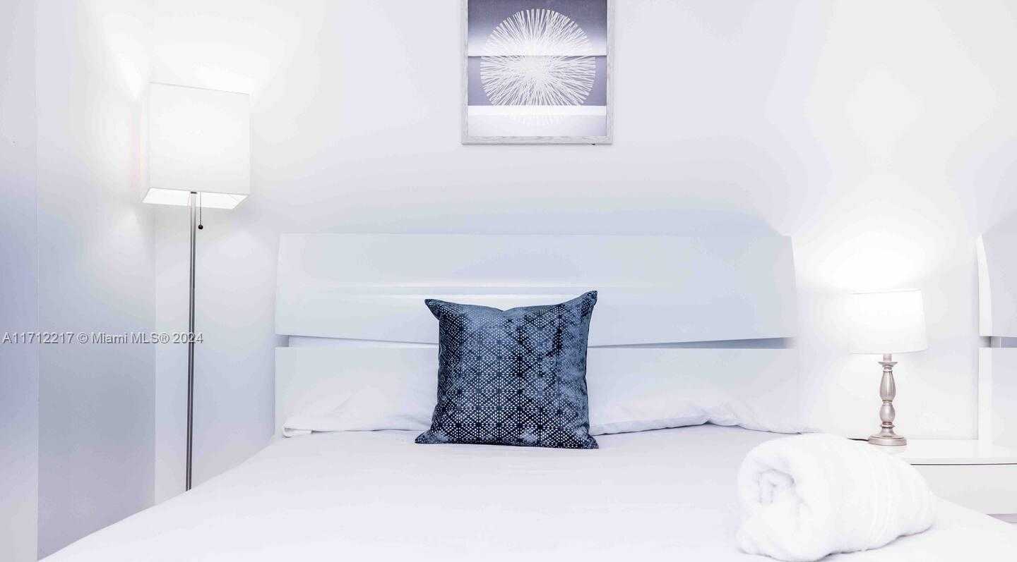 Small Image of 1200 BRICKELL BAY DR #2016, Miami Number 3