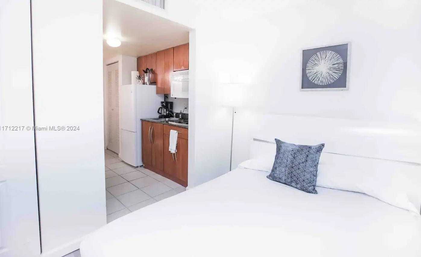 Small Image of 1200 BRICKELL BAY DR #2016, Miami Number 6