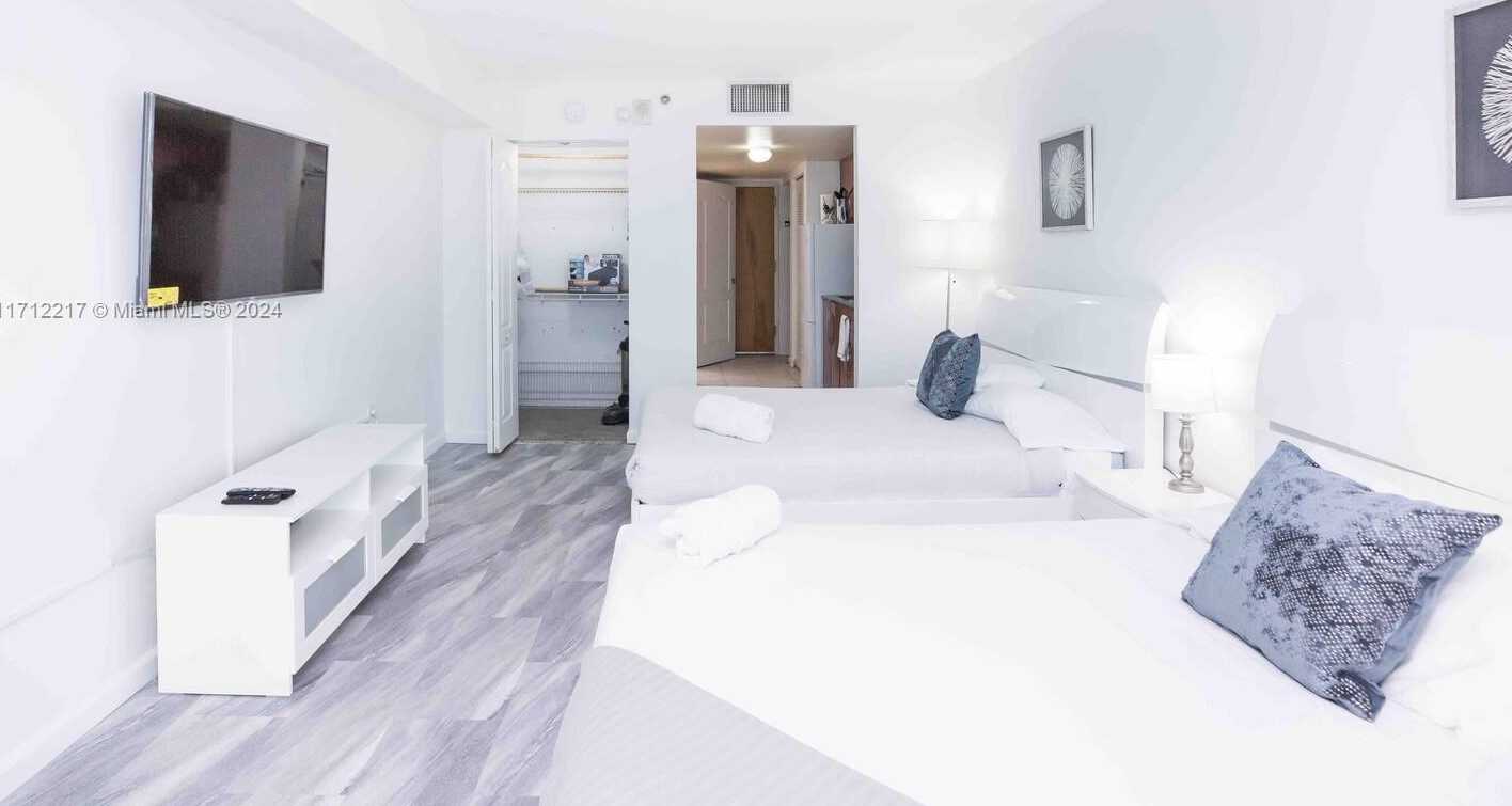 Small Image of 1200 BRICKELL BAY DR #2016, Miami Number 7