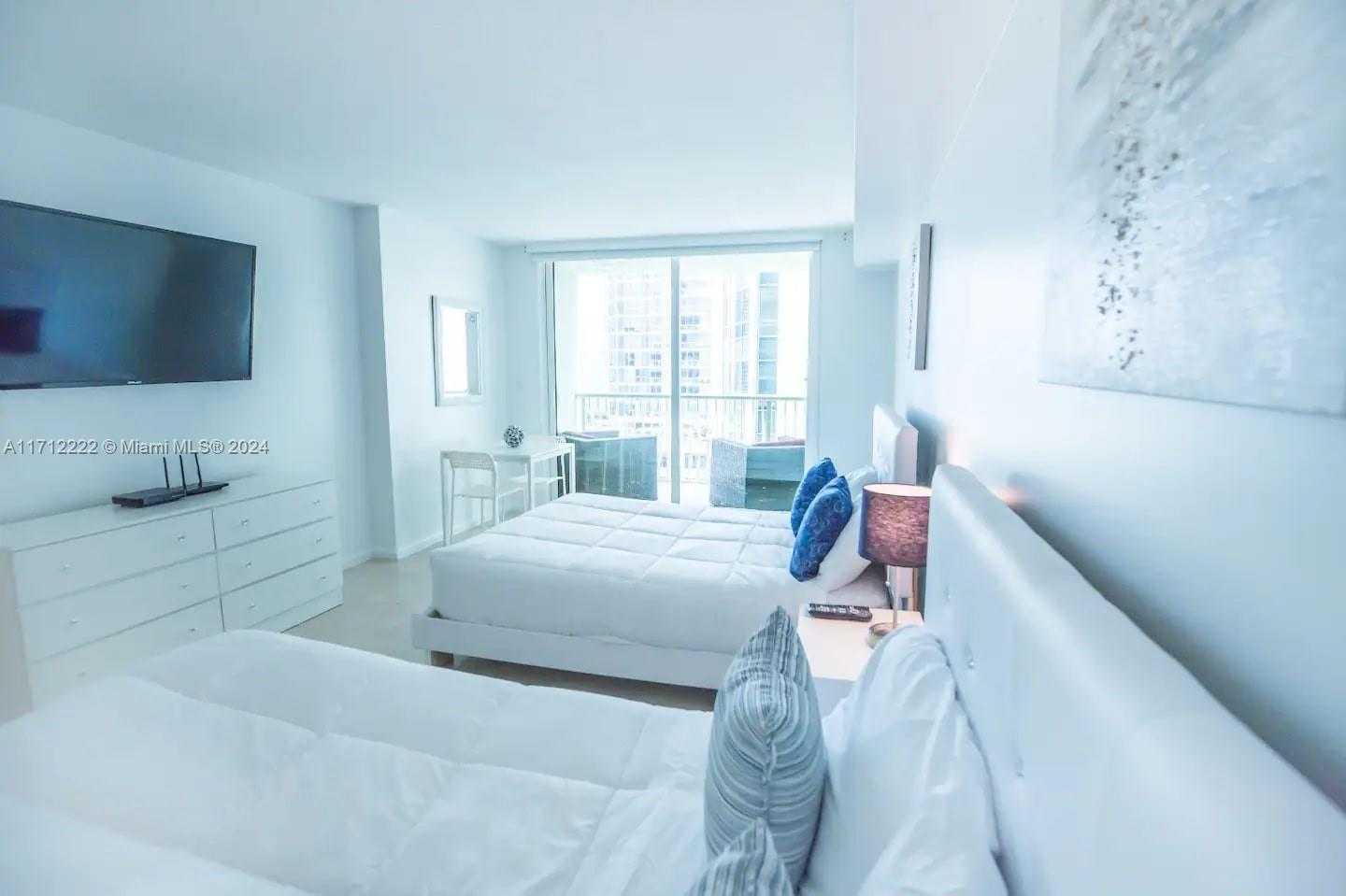 Small Image of 1200 BRICKELL BAY DR #2616, Miami Number 4