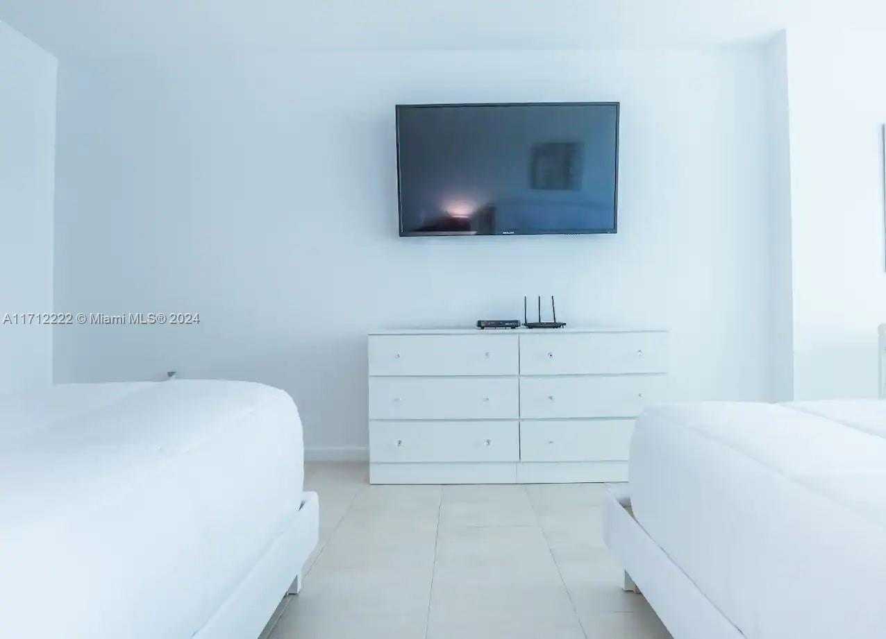 Small Image of 1200 BRICKELL BAY DR #2616, Miami Number 5