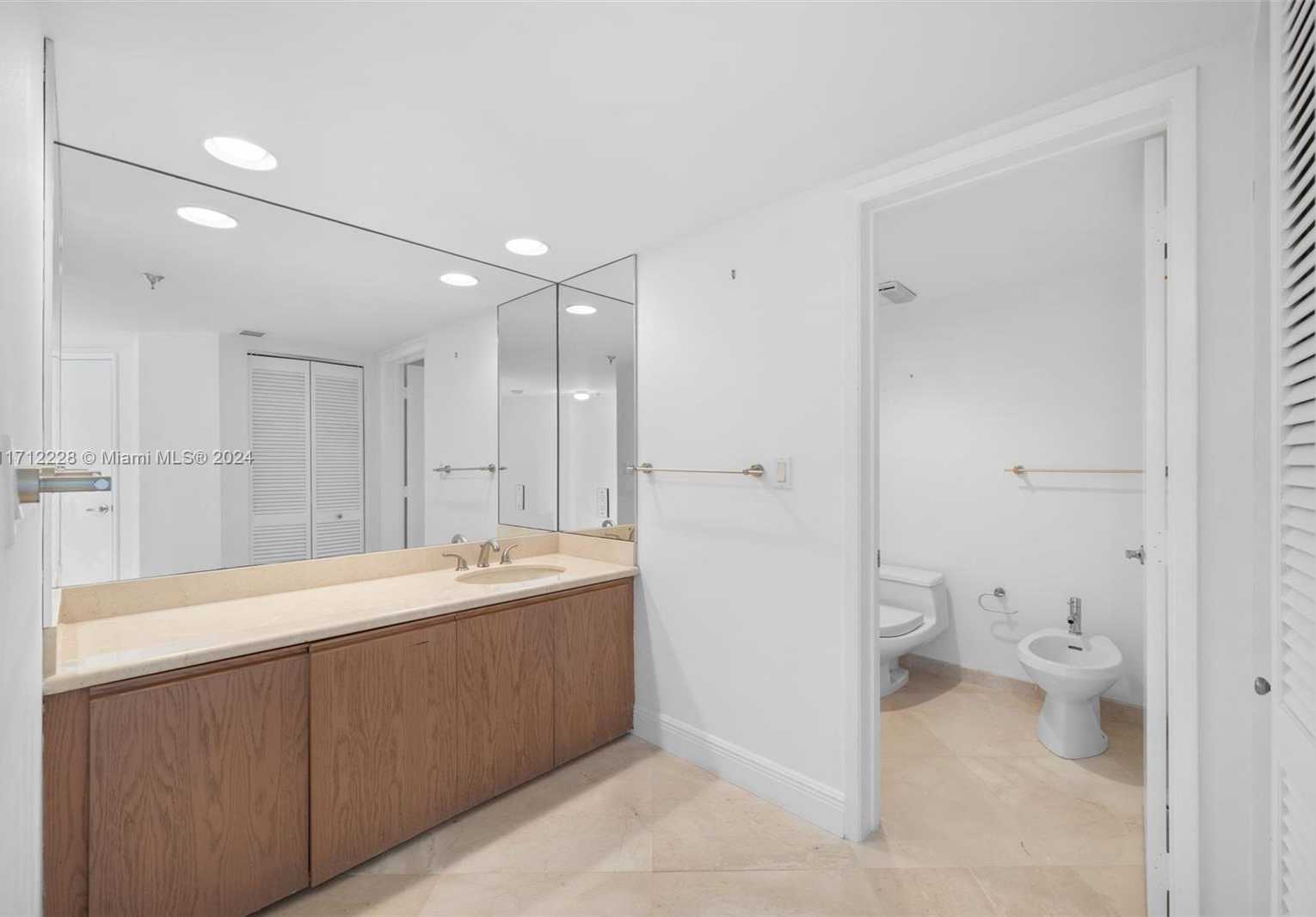 Small Image of 520 BRICKELL KEY DRIVE #PH03, Miami Number 15