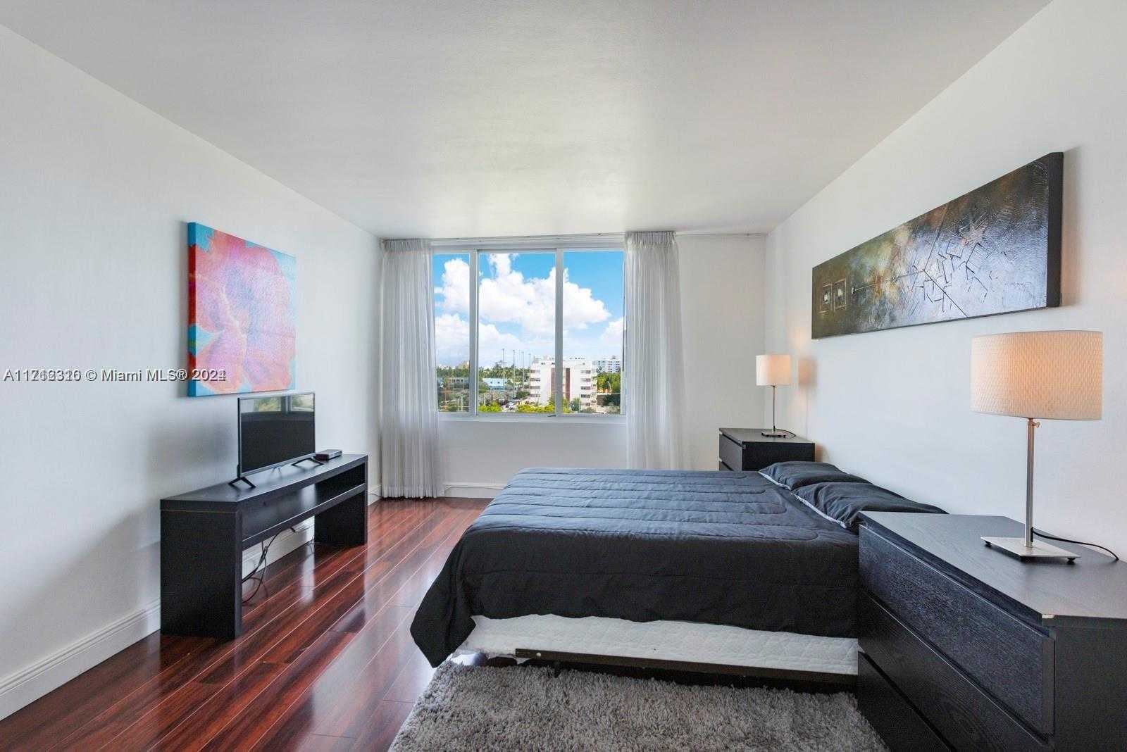 Small Image of 1000 WEST AVE #609, Miami Beach Number 11