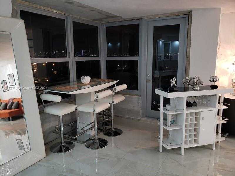Small Image of 2899 COLLINS AVE #1516, Miami Beach Number 11
