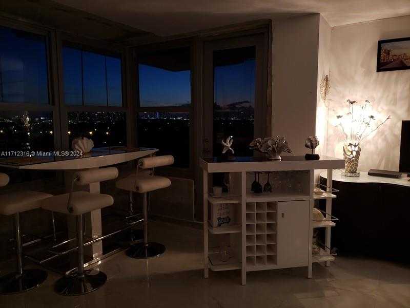 Small Image of 2899 COLLINS AVE #1516, Miami Beach Number 12