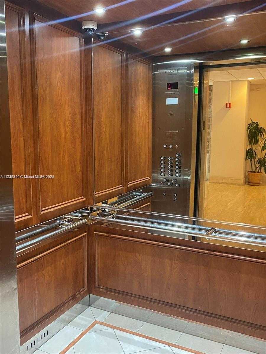 Small Image of 2899 COLLINS AVE #1516, Miami Beach Number 28