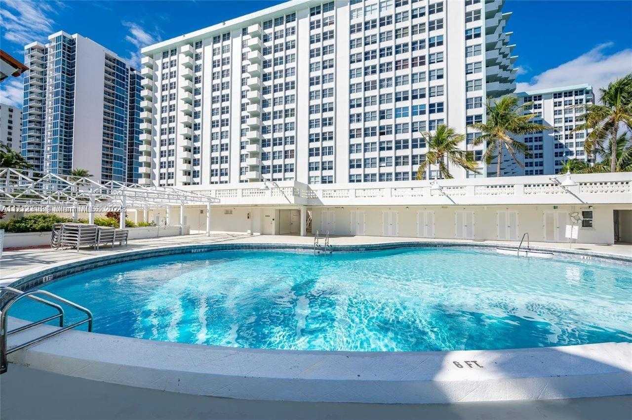 Small Image of 2899 COLLINS AVE #1516, Miami Beach Number 40