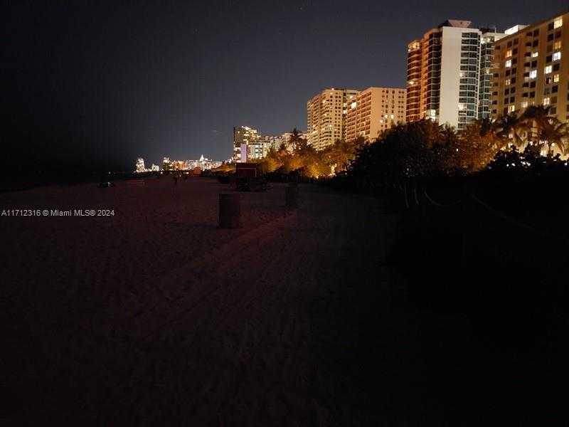Small Image of 2899 COLLINS AVE #1516, Miami Beach Number 55
