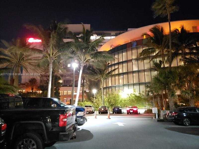 Small Image of 2899 COLLINS AVE #1516, Miami Beach Number 57