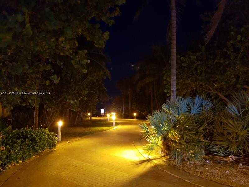 Small Image of 2899 COLLINS AVE #1516, Miami Beach Number 59