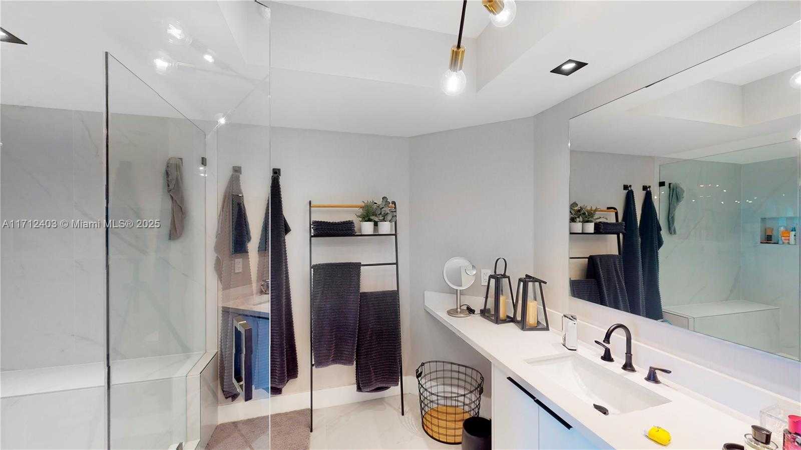 Small Image of 1000 WEST ISLAND BLVD #2903, Aventura Number 10