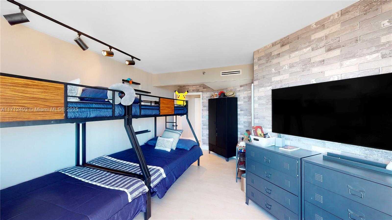 Small Image of 1000 WEST ISLAND BLVD #2903, Aventura Number 13