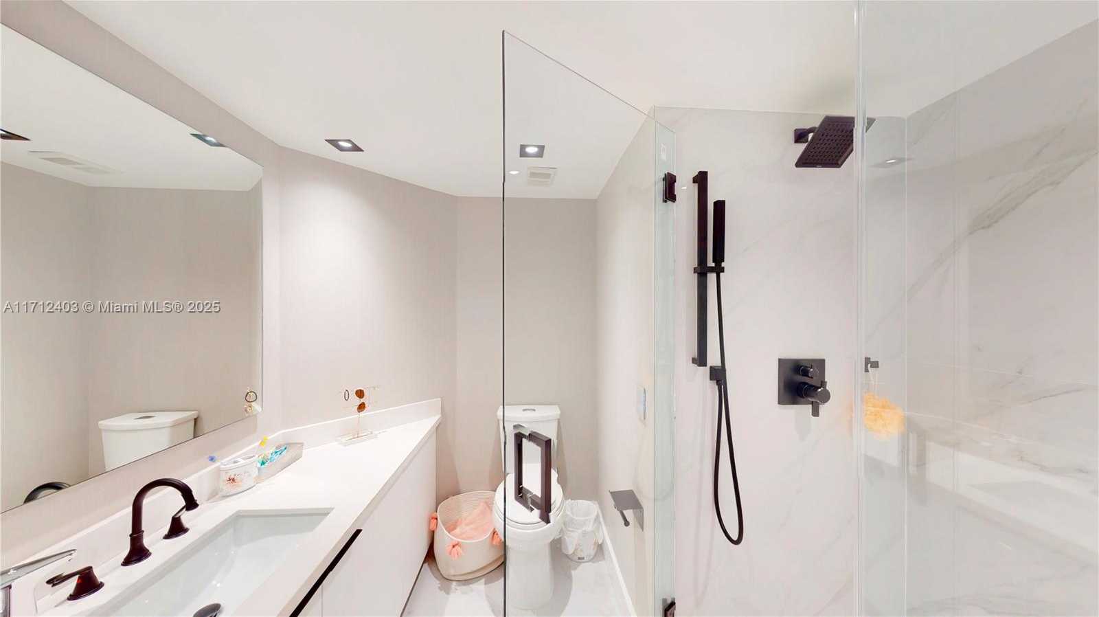 Small Image of 1000 WEST ISLAND BLVD #2903, Aventura Number 16