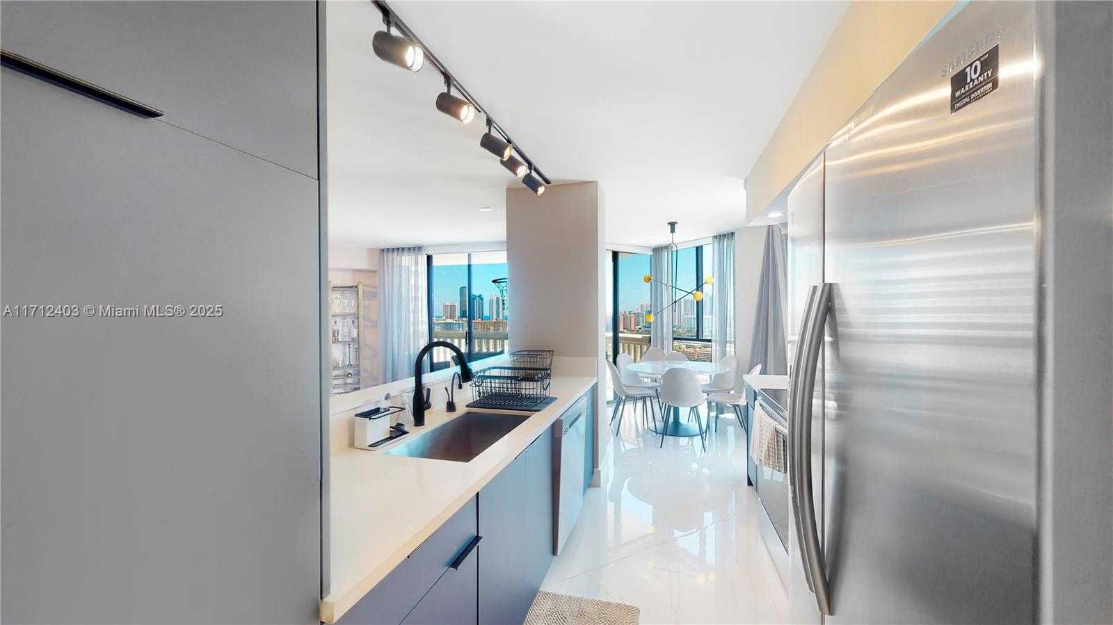 Small Image of 1000 WEST ISLAND BLVD #2903, Aventura Number 4