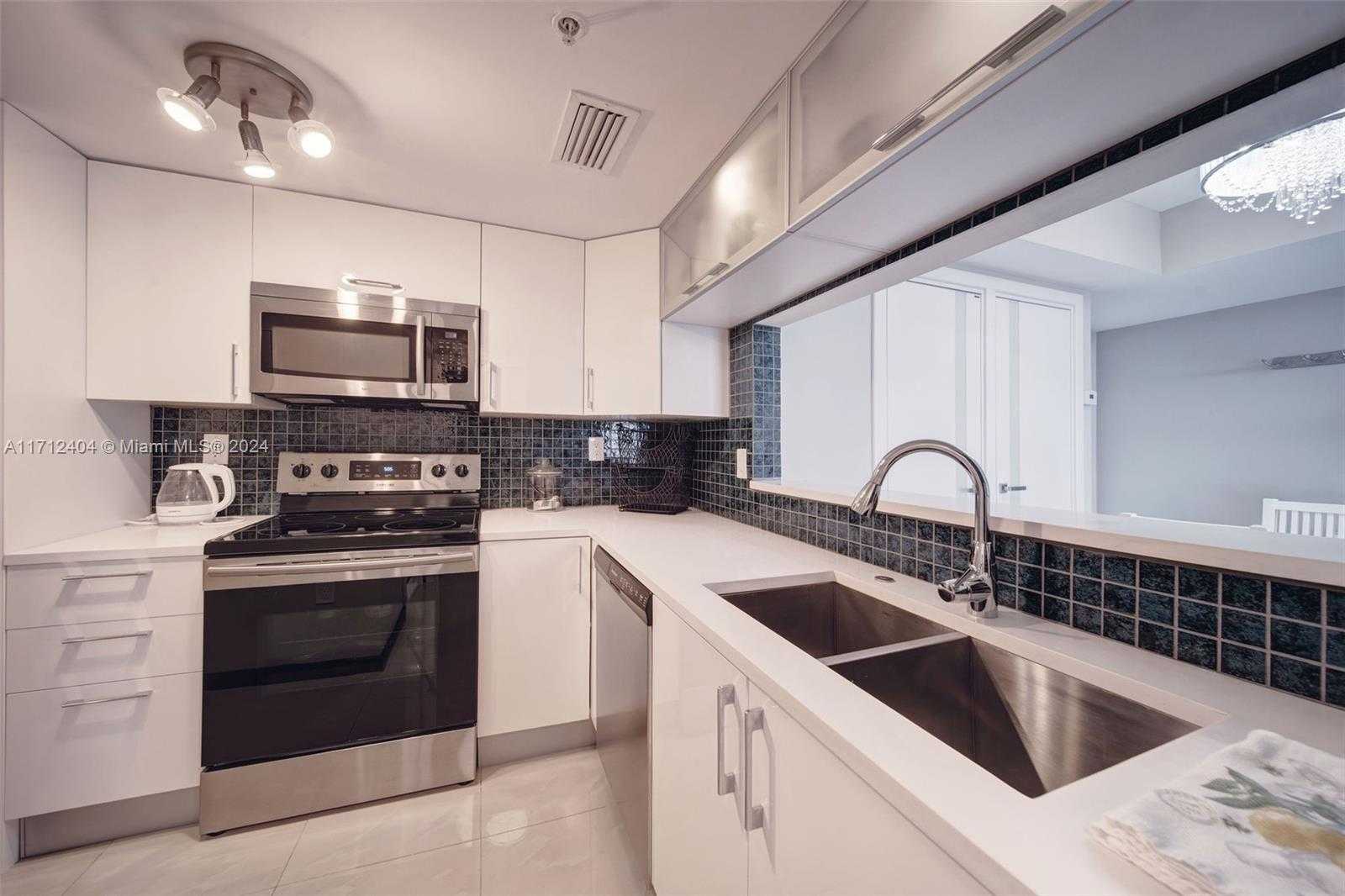 Small Image of 650 WEST AVE #1506, Miami Beach Number 11