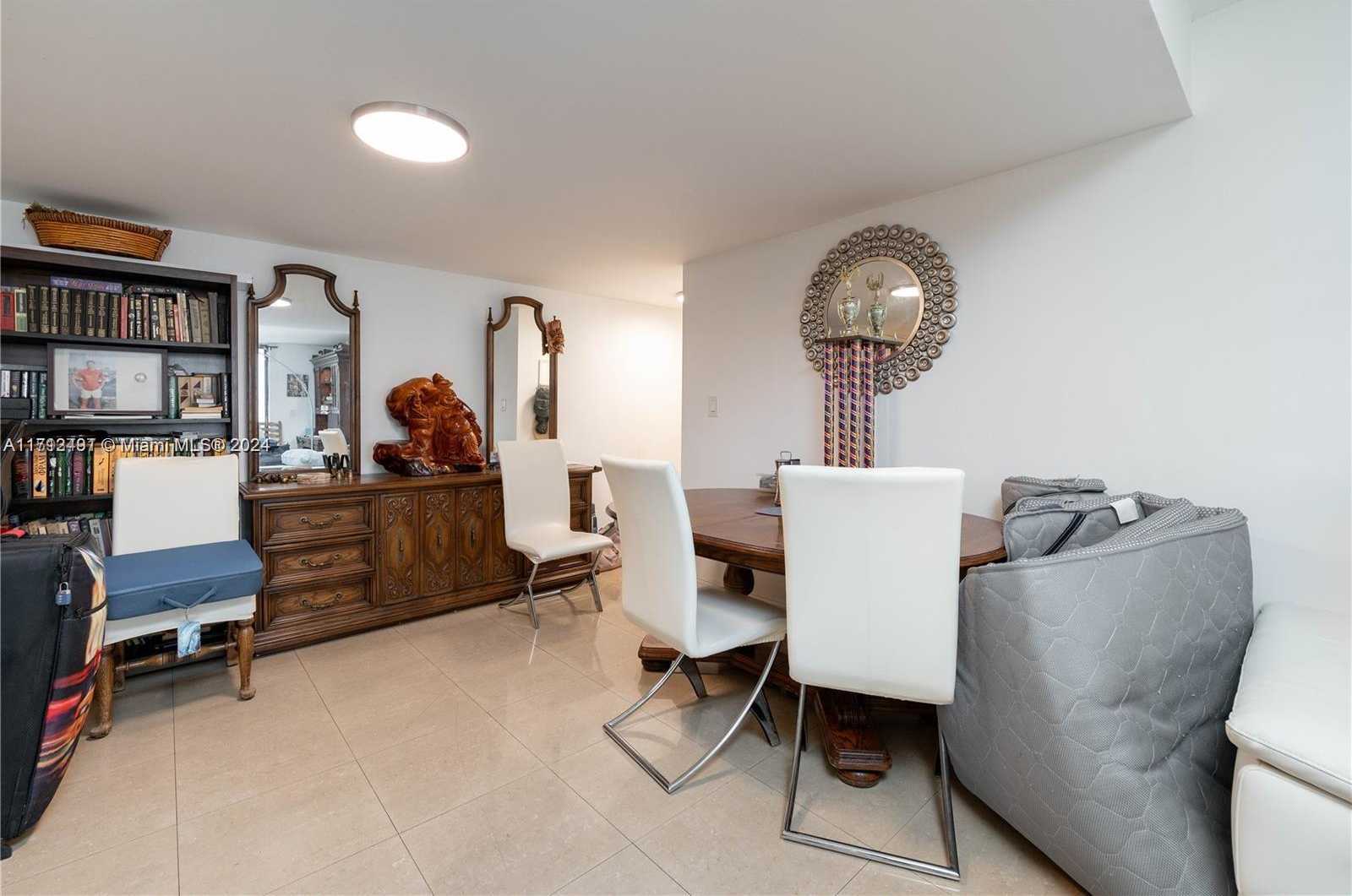 Small Image of 1621 COLLINS AVE #302, Miami Beach Number 14