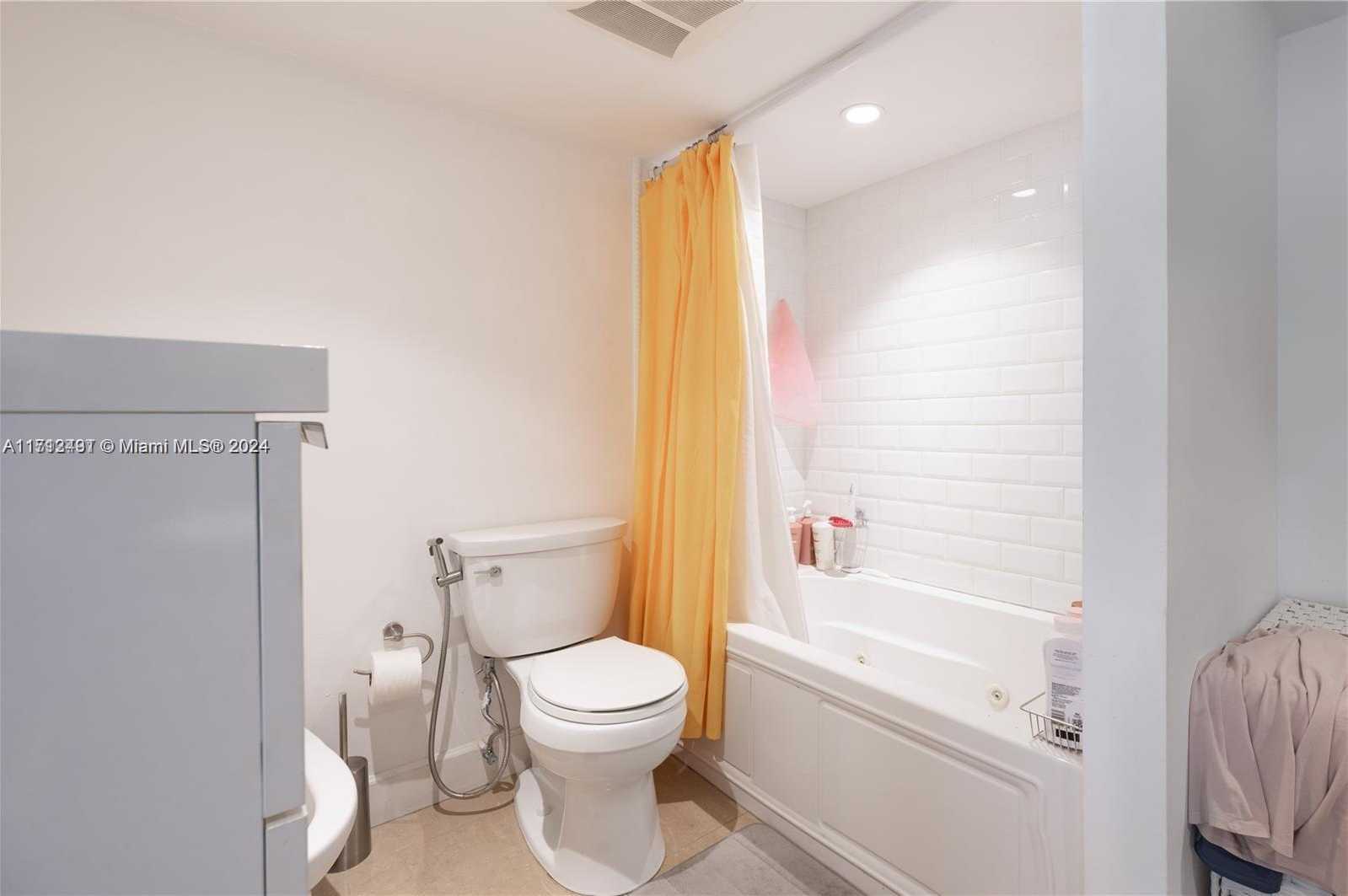 Small Image of 1621 COLLINS AVE #302, Miami Beach Number 15
