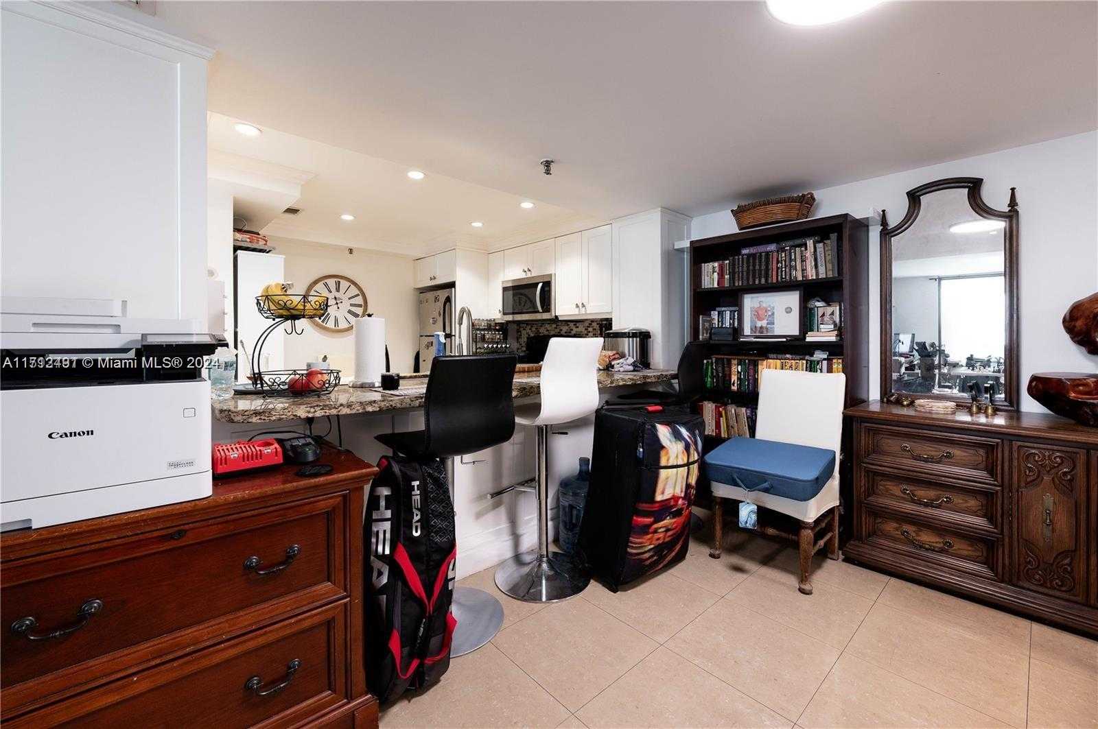Small Image of 1621 COLLINS AVE #302, Miami Beach Number 4