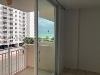 Small Image of 345 OCEAN DR #424, Miami Beach Number 4